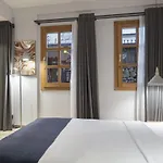 Hotel Mellow Blue *