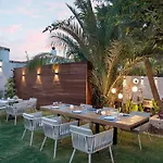 Mellow Blue Hotel